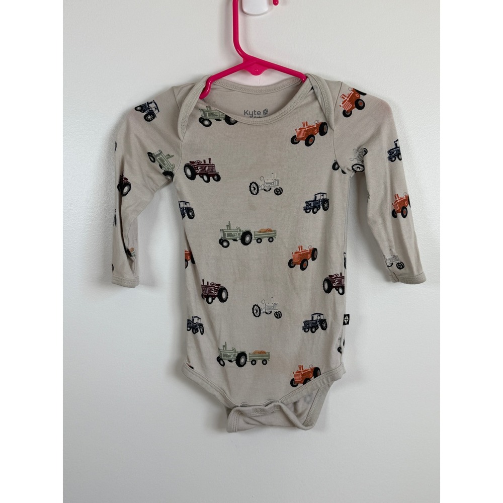 Kyte Baby Long Sleeve Bamboo Bodysuit Tractor Print 3-6 Months